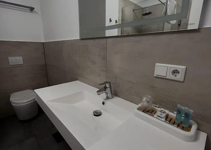 Vitalounge Sports & 3*